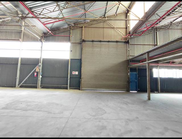 2,899M² WAREHOUSE TO LET IN CLAYVILLE