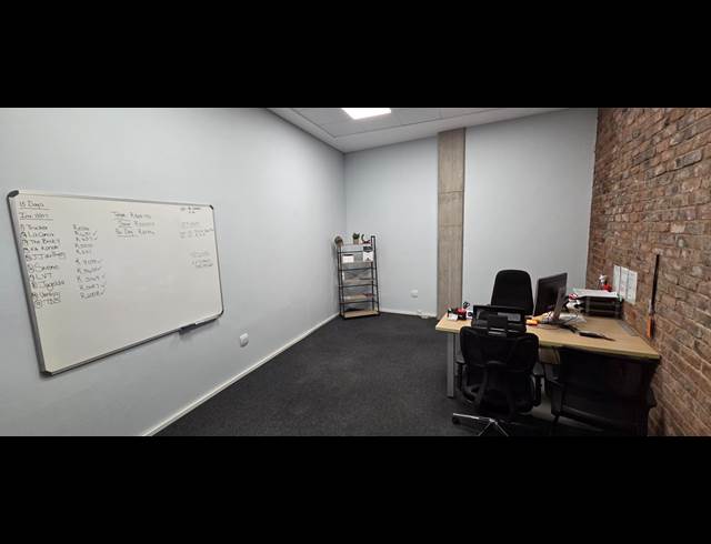 450M² WAREHOUSE TO LET IN RIVERSIDE PARK