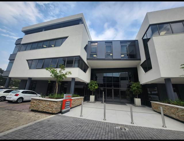 349M² OFFICE TO LET IN VORNA VALLEY
