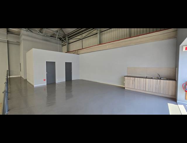 1,287M² WAREHOUSE TO LET IN LANSERIA