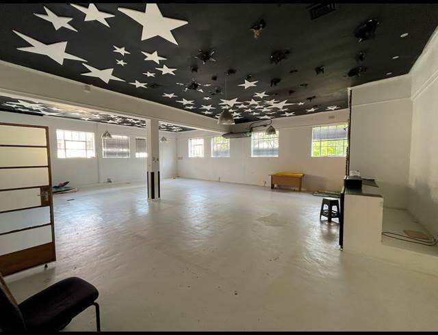 500M² FULL FLOOR TO LET IN GARDENS