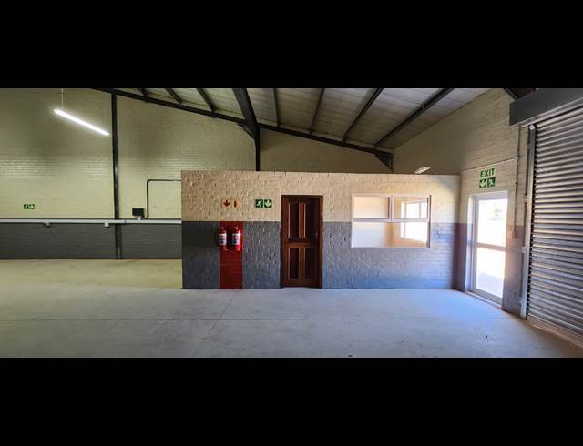 200M² WAREHOUSE TO LET IN WELLINGTON CENTRAL
