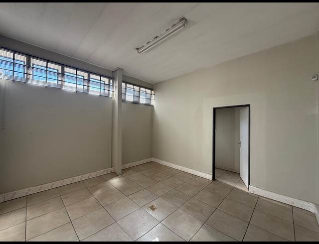 391M² WAREHOUSE TO LET IN HALFWAY HOUSE