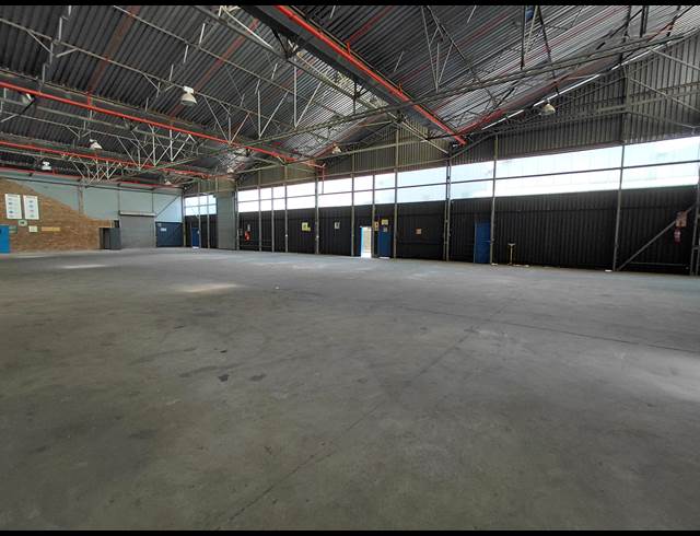 2,899M² WAREHOUSE TO LET IN CLAYVILLE