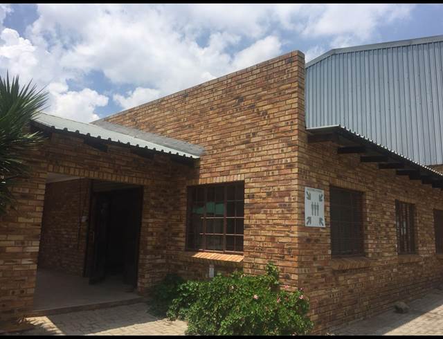 900M² WAREHOUSE TO LET IN ANDERBOLT