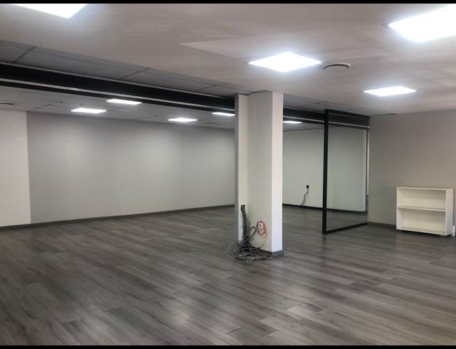 188M² OFFICE TO LET IN HYDE PARK