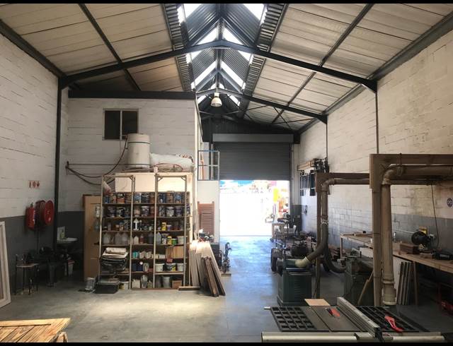 290M² WAREHOUSE RENTED IN STIKLAND INDUSTRIAL