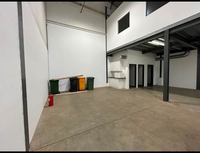 246M² WAREHOUSE TO LET IN MEADOWDALE