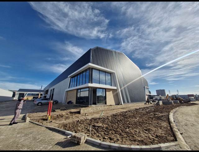 761M² WAREHOUSE TO LET IN STIKLAND INDUSTRIAL
