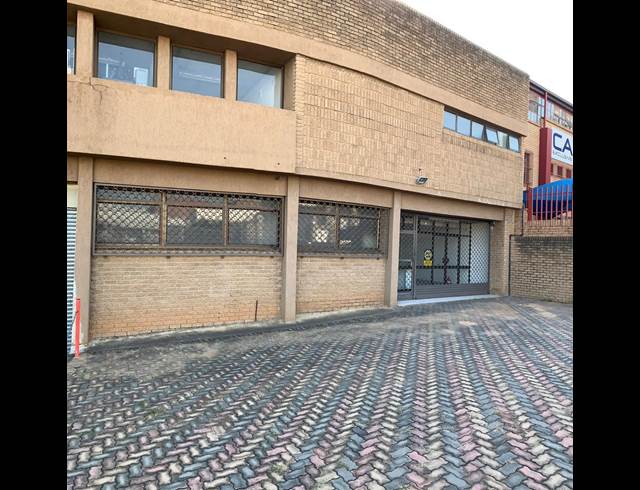 1,300M² WAREHOUSE TO LET IN STRIJDOMPARK