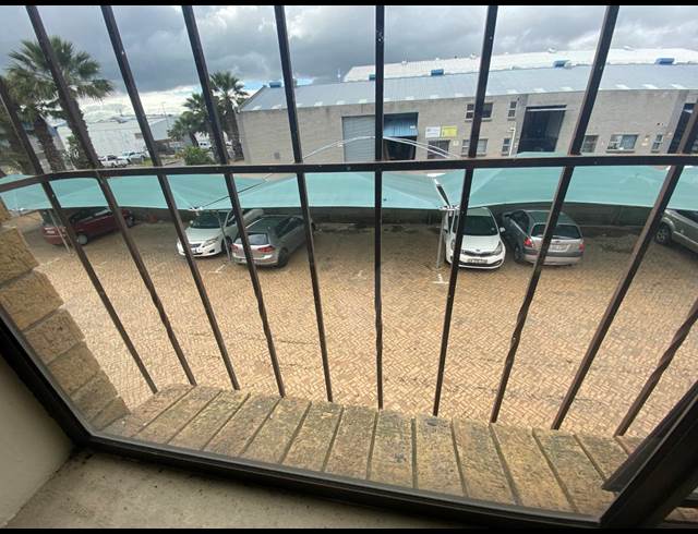 300M² WAREHOUSE TO LET IN KILLARNEY INDUSTRIA