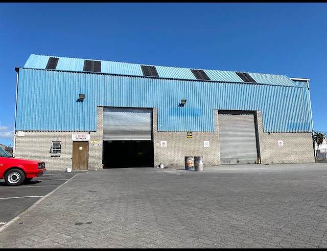 2,200M² WAREHOUSE TO LET IN OTTERY
