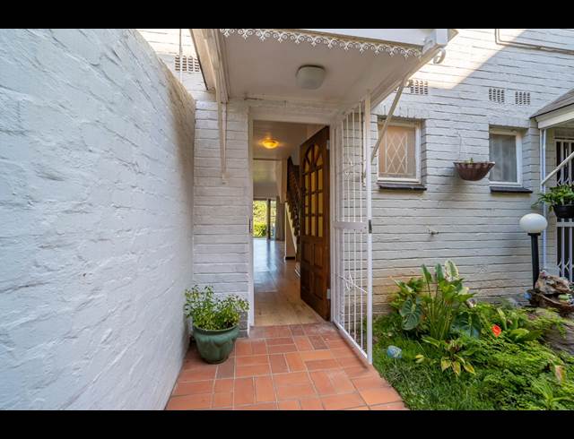 2 BEDROOM PROPERTY TO RENT IN HILLCREST CENTRAL