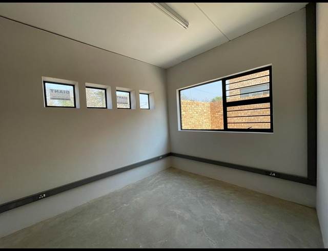 100M² WAREHOUSE TO LET IN LASER PARK