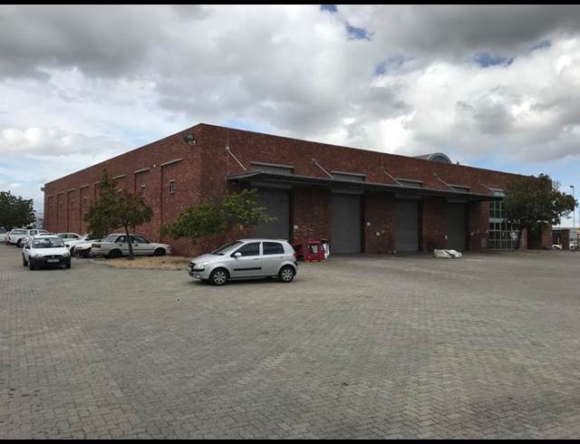 1,553M² WAREHOUSE TO LET IN STIKLAND INDUSTRIAL