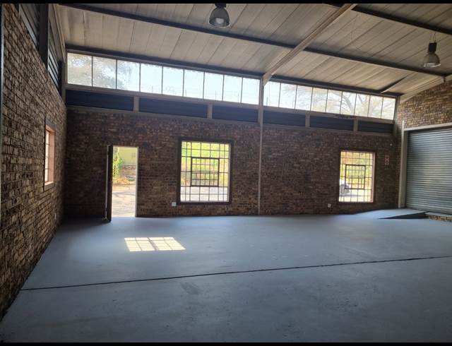 151.30M² WAREHOUSE TO LET IN VINTONIA