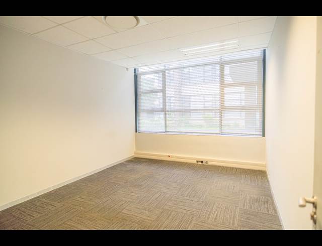 866M² OFFICE TO LET IN PARKHAVEN