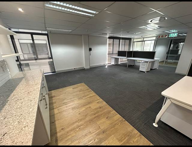 160M² BUILDING TO LET IN TYGER VALLEY