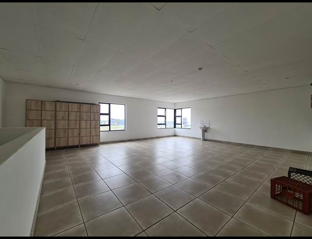630M² WAREHOUSE TO LET IN CLAYVILLE INDUSTRIA