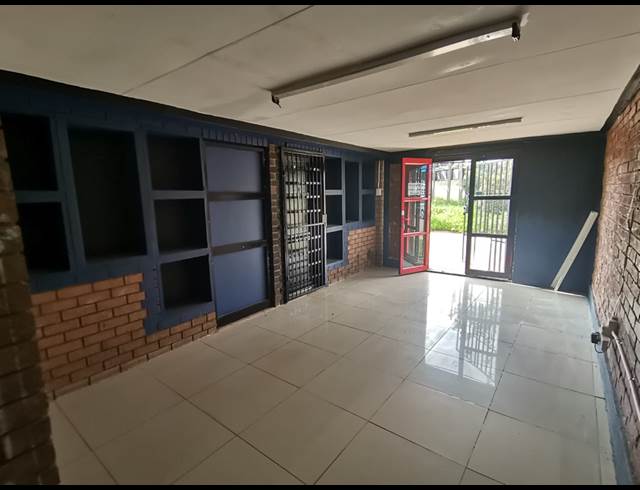 36.30M² RETAIL TO LET IN VALHALLA