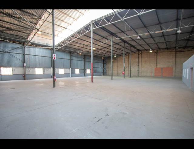 1,545M² WAREHOUSE TO LET IN HALFWAY HOUSE