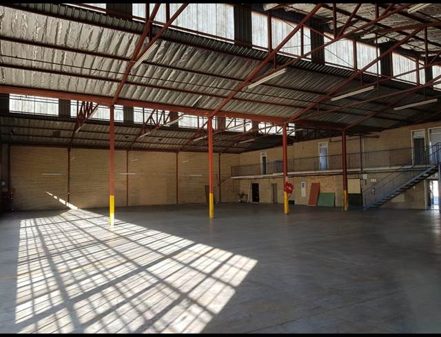 1,500M² WAREHOUSE RENTED IN AMALGAM