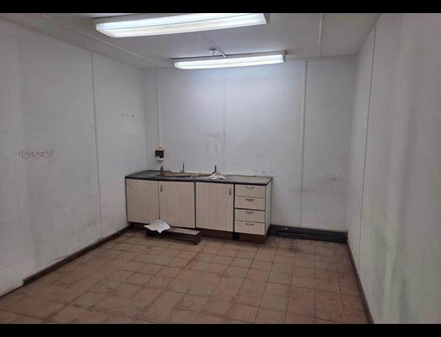 1,072M² WAREHOUSE TO LET IN BURBREEZE