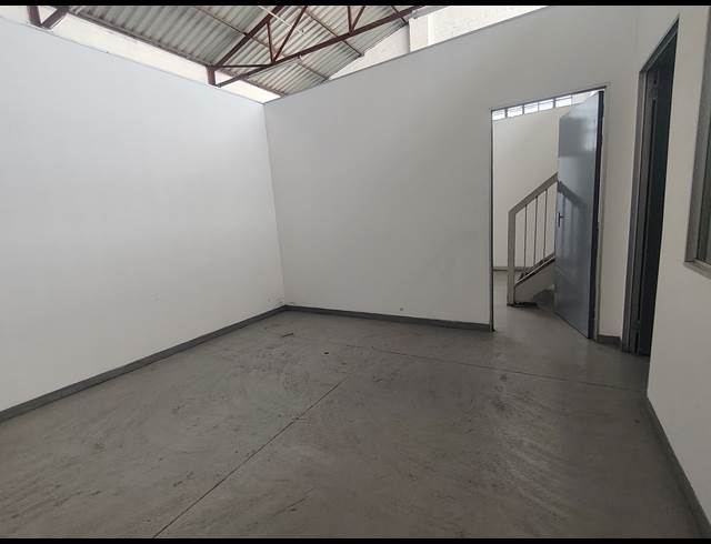 151M² WAREHOUSE TO LET IN STEELEDALE