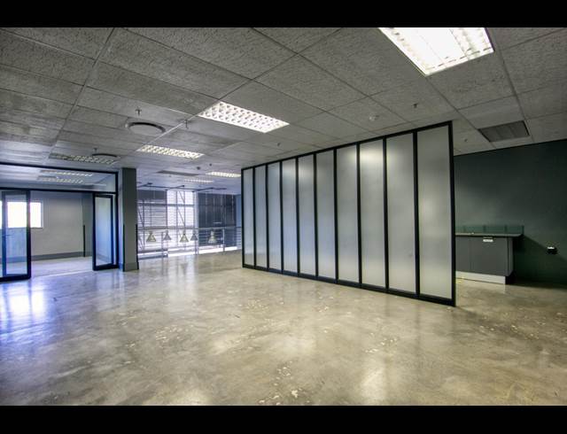 8,617M² WAREHOUSE TO LET IN LONGMEADOW