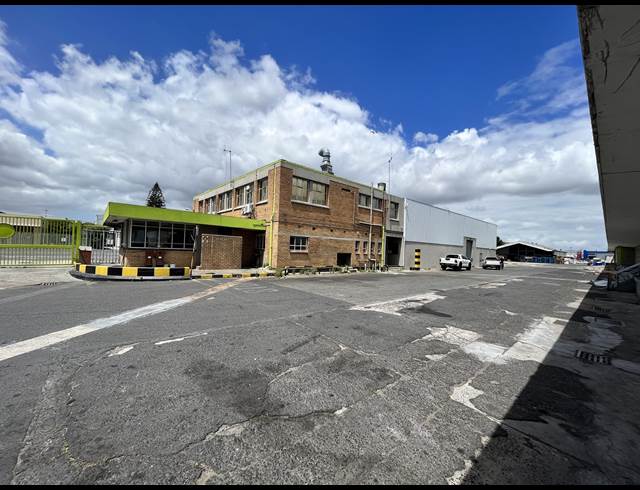 1,180M² WAREHOUSE TO LET IN EPPING INDUSTRIAL