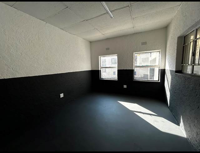 377M² WAREHOUSE TO LET IN WYNBERG