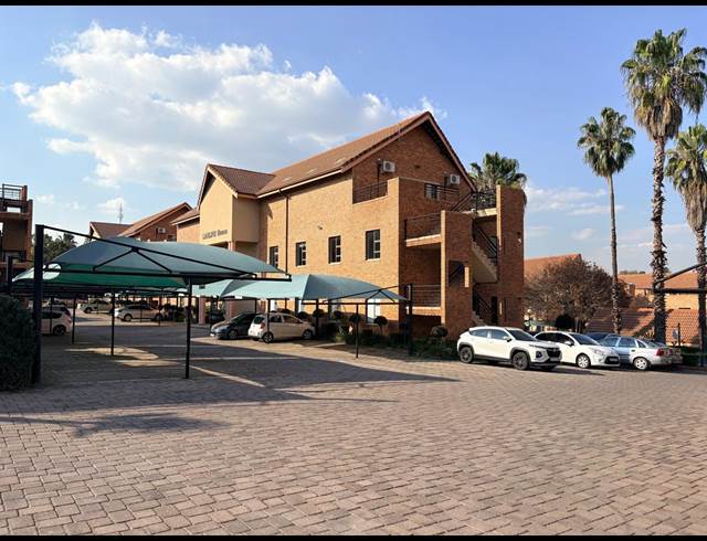 144M² OFFICE TO LET IN FOURWAYS