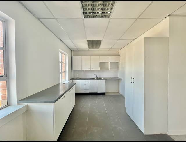 363M² OFFICE TO LET IN FOURWAYS