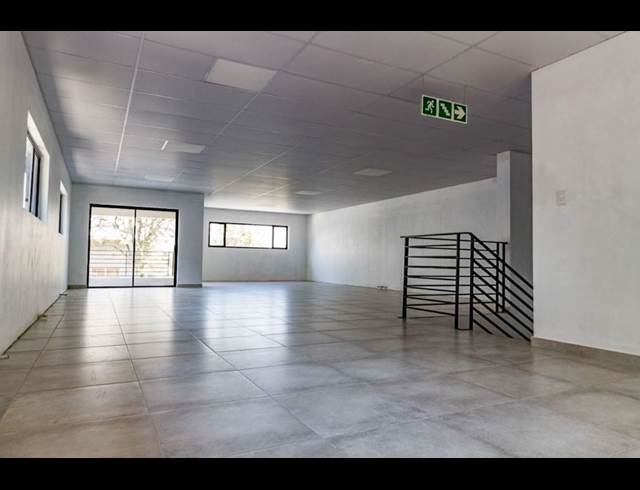 240M² WAREHOUSE TO LET IN HALFWAY HOUSE