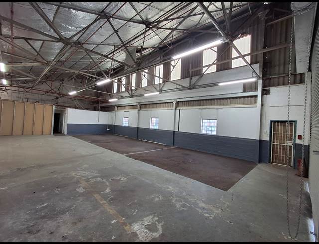 261M² WAREHOUSE TO LET IN CHISELHURST