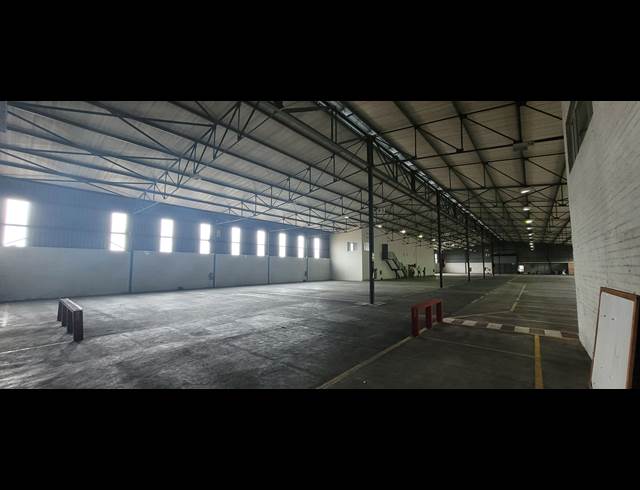 3,660M² WAREHOUSE TO LET IN WHITE RIVER CENTRAL