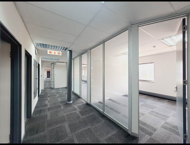 3,230M² BUSINESS TO LET IN VORNA VALLEY