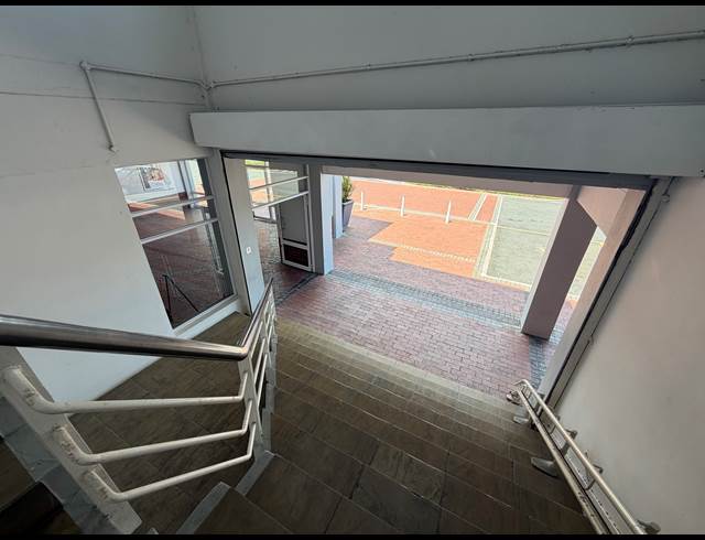548M² OFFICE TO LET IN SOMERSET WEST MALL TRIANGLE