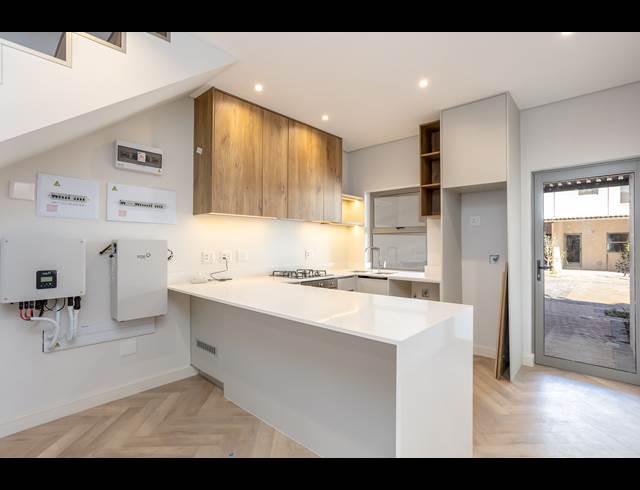 2 BEDROOM TOWNHOUSE TO LET IN NEWLANDS
