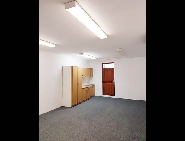 Retail property to rent in WORCESTER CENTRAL