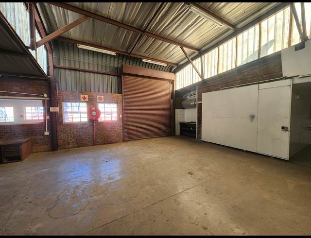 144M² WAREHOUSE TO LET IN WADEVILLE