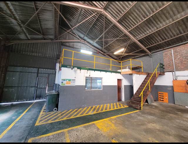 310M² WAREHOUSE TO LET IN STIKLAND INDUSTRIAL