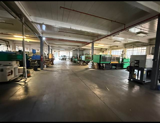 1,400M² BUILDING TO LET IN CROESUS