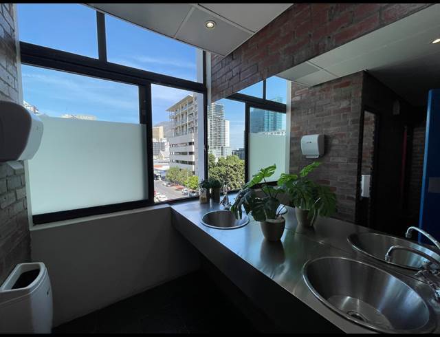 1,560M² OFFICE TO LET IN DE WATERKANT