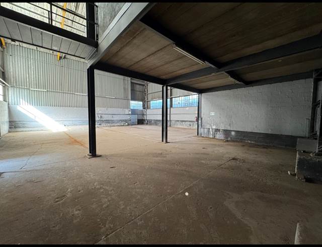 249M² WAREHOUSE TO LET IN MANUFACTA