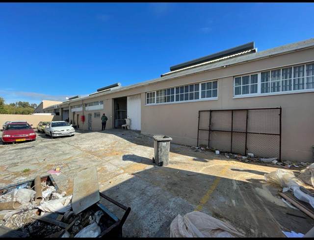 800M² WAREHOUSE RENTED IN NDABENI
