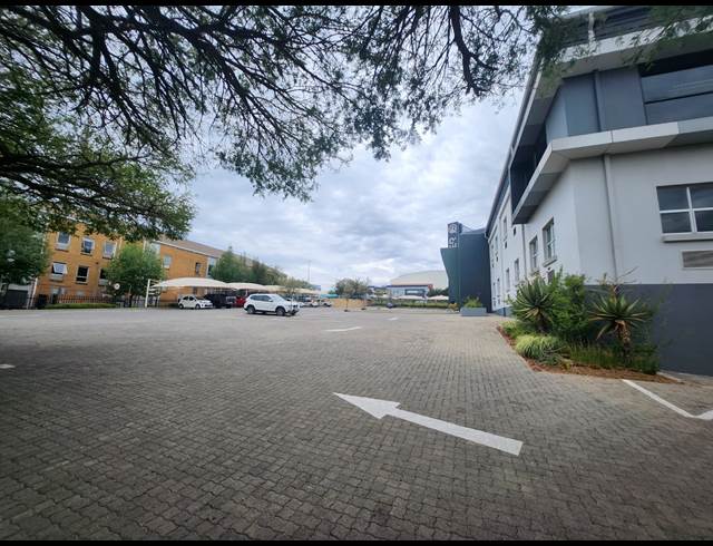 586M² OFFICE TO LET IN HALFWAY GARDENS