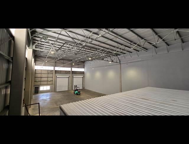 1,122M² WAREHOUSE TO LET IN LANSERIA