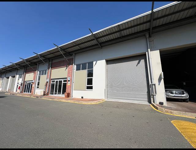 679M² WAREHOUSE TO LET IN LASER PARK
