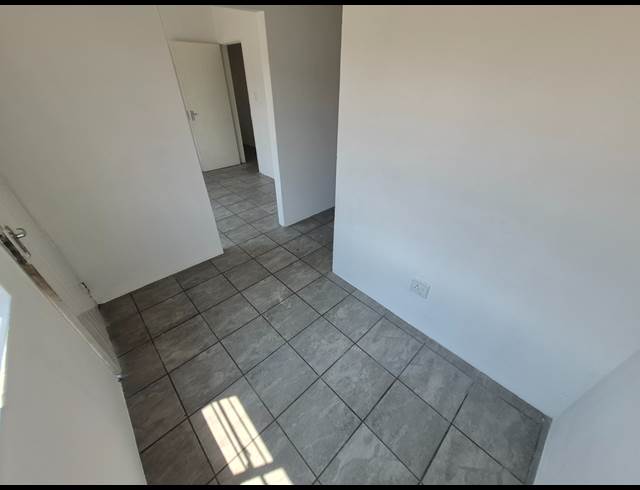 290M² FACTORY TO LET IN ANDERBOLT